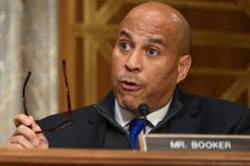 Senador demócrata bate un récord con discurso de más de 25 horas contra Trump
