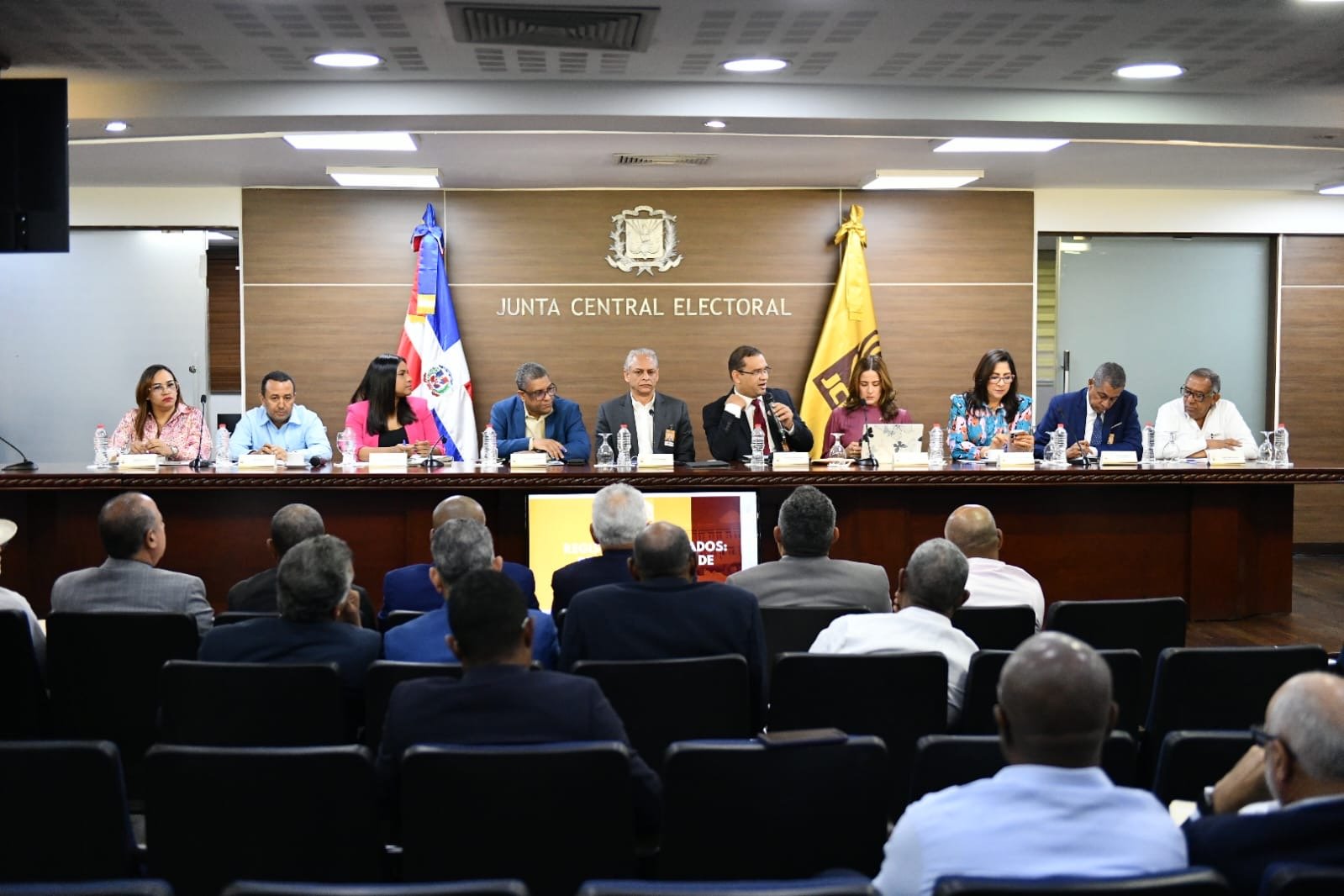 JCE socializa con delegados de organizaciones políticas áreas que impactará el proyecto de la nueva cédula  