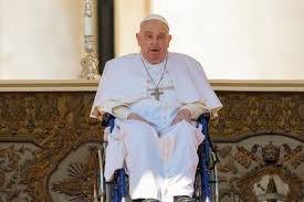 El papa Francisco regresa a la Plaza de San Pedro tras su convalecencia por problemas respiratorios
