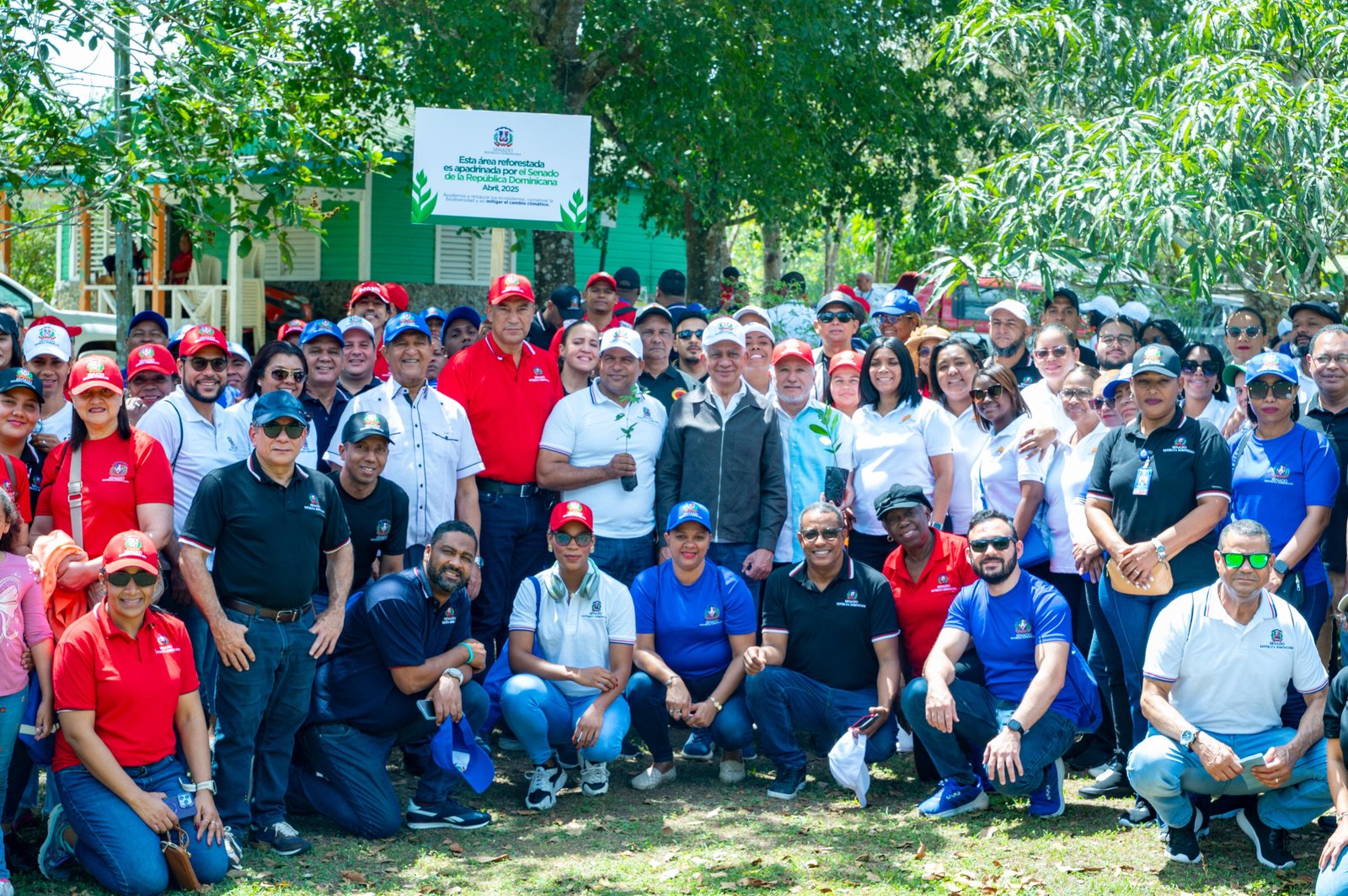 Senado de la República siembra más de 2,000 árboles en el Parque Nacional Humedales del Ozama y constituye su primer bosque institucional