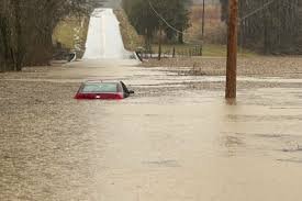 Las lluvias en Estados Unidos desbordan ríos y causan la muerte de al menos 18 personas