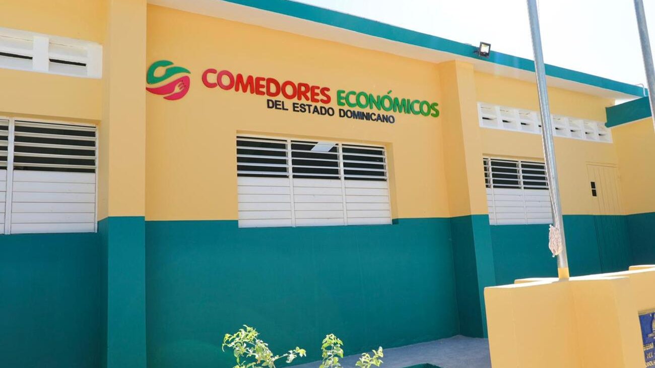 Comedores Económicos entre arenque y berenjena con salami