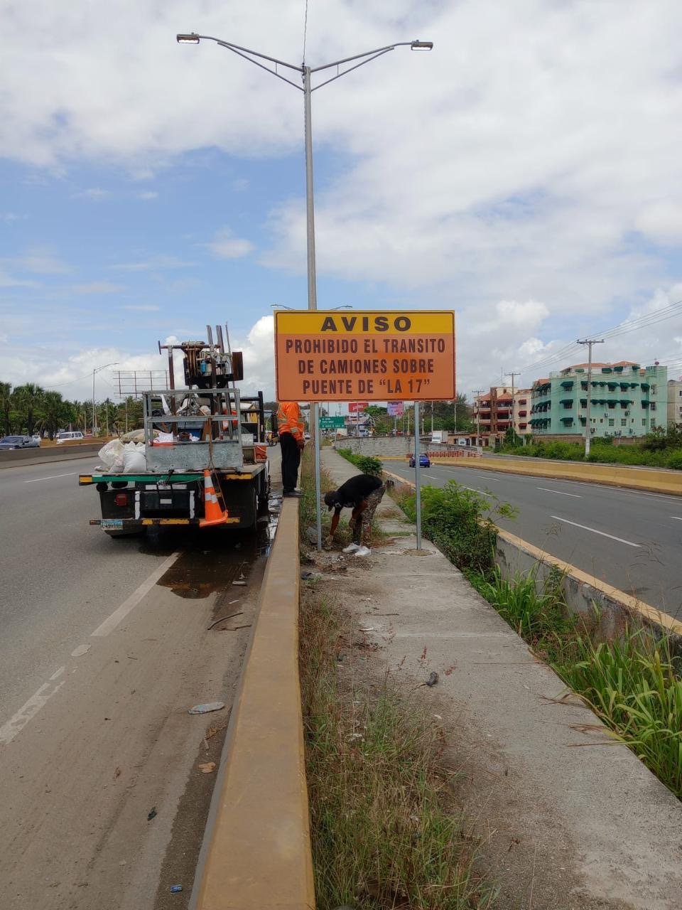 Prohibición de vehículos pesados por Puente Francisco del Rosario Sánchez (Puente de la 17