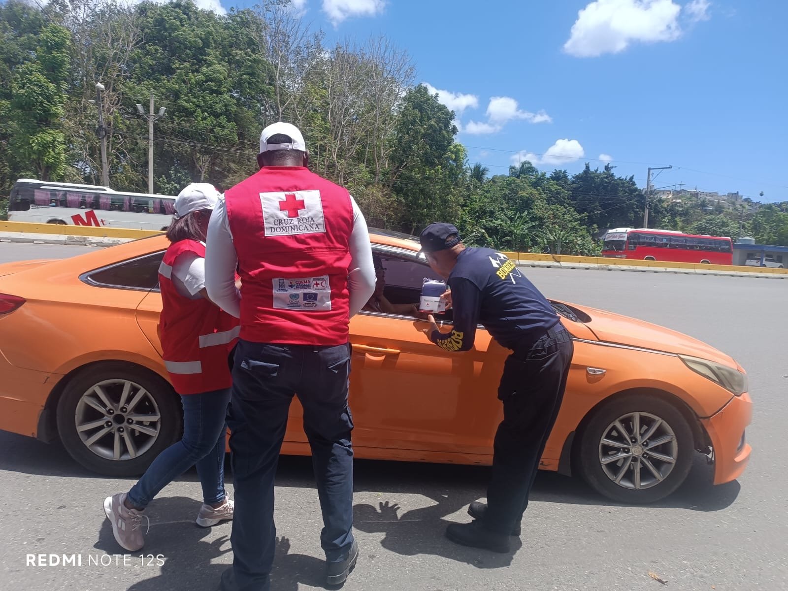 Cruz Roja Santo Domingo Oeste refuerza la seguridad vial con entrega de botiquines en peajes de la autopista 6 de Noviembre