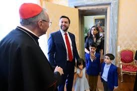 JD Vance se reúne con el papa Francisco en Pascua tras desacuerdos sobre deportaciones en EE. UU.