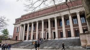 Universidad de Harvard demanda al gobierno de Trump por recortes en financiación