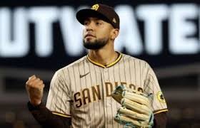 Venezolano Robert Suárez logra décimo salvamento, líder de MLB, en triunfo de Padres sobre Tigres