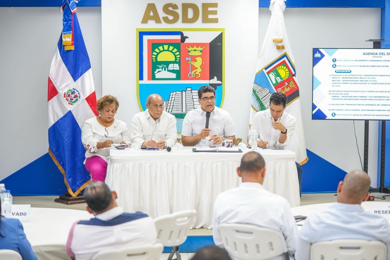 El Gobierno en las provincias: Encuentro en Santo Domingo Este pone en primer plano la educación y la formación técnico-profesional 
