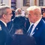 Abinader y Donald Trump conversan brevemente durante ceremonial al papa Francisco