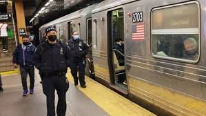 Víctimas de tiroteo en el metro de Nueva York demandan a Glock por su estrategia de marketing