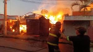 Un incendio reduce a cenizas una tienda de electrodomésticos en Consuelo