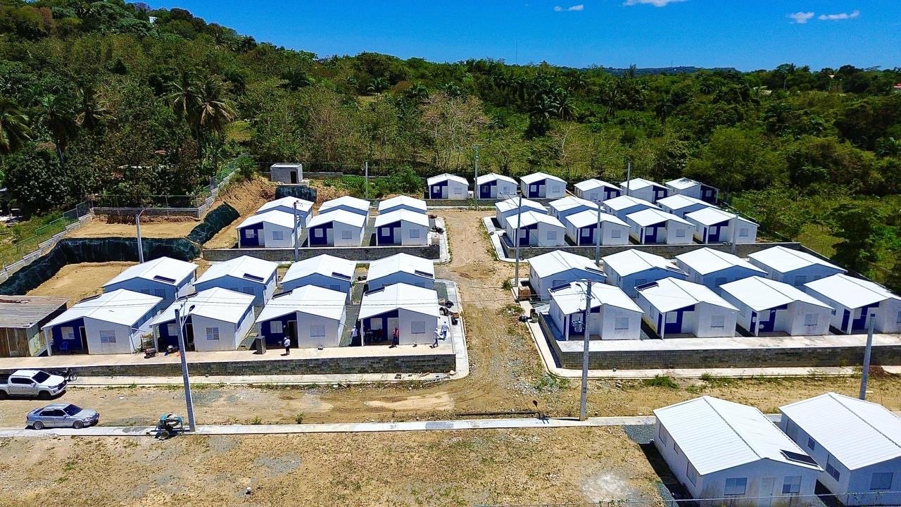 Propeep da toques finales a 40 viviendas para familias pobres de San Cristóbal 