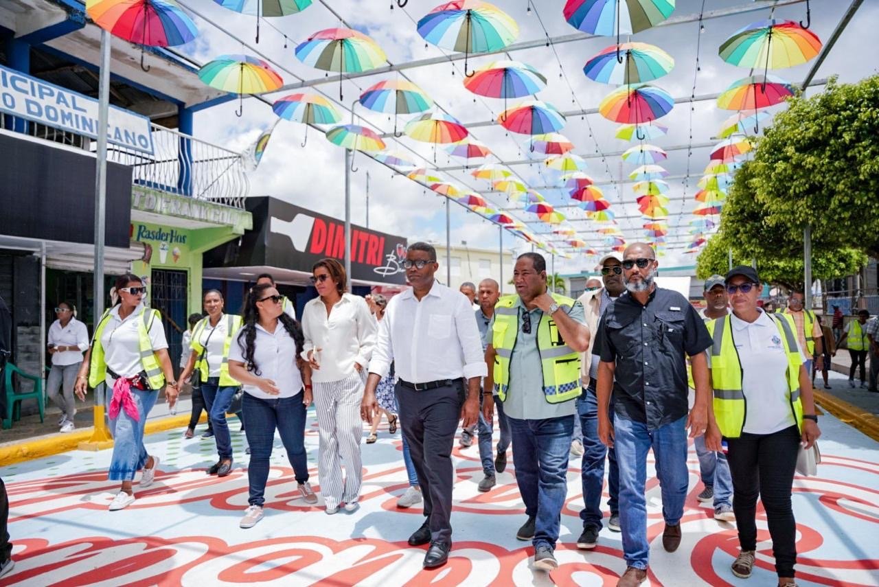 Propeep entrega 2 mil m² de arte urbano en Sabana Grande de Boyá 