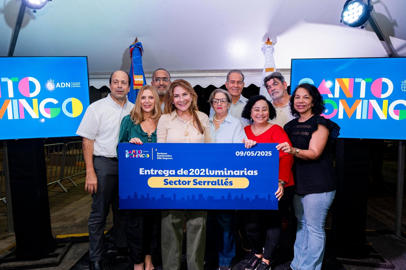 Carolina Mejía continúa programa Sectores Iluminados Más Seguros con entrega de 202 luminarias en Serrallés