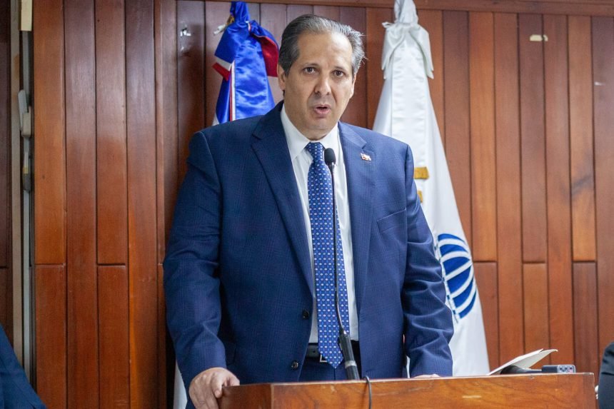 Ministro de Salud destaca reducción de la mortalidad infantil de un 25% en 2024 