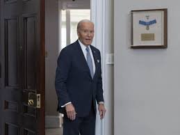 Debate sobre la agudeza mental de Biden se reaviva con una grabación y un libro