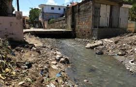 Tras caída de niña en alcantarilla, Lavapié clama por atención a cañadas peligrosas