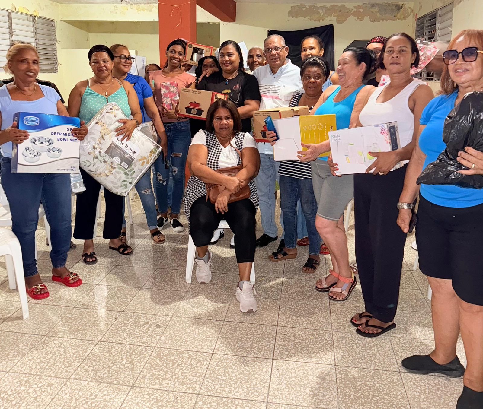 Diputado Jorge Frías celebra el Día de las Madres en más de 20 comunidades de la Circunscripción 2 de Santo Domingo Este