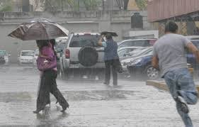 Vaguada y onda tropical provocarán lluvias en algunas localidades