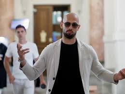 El influencer Andrew Tate y su hermano, acusados de violación y tráfico de personas en Reino Unido