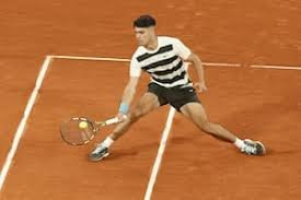 Campeón defensor Alcaraz avanza con esfuerzo a 4ta ronda del Abierto de Francia