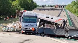 El derrumbe de dos puentes en Rusia fue causado por "explosiones", según los investigadores