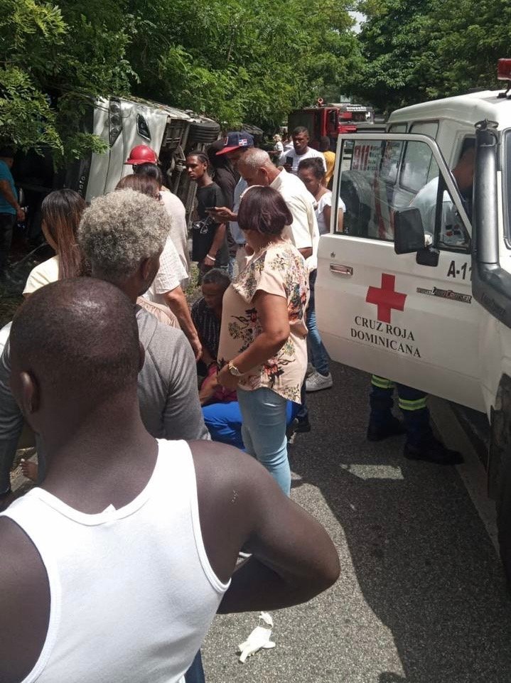 Sistema 911 coordina asistencia ante accidente de tránsito con múltiples atrapados en Villa Altagracia