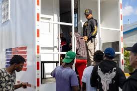 Agentes migratorios fingieron ser trabajadores para entrar a casa de indocumentado