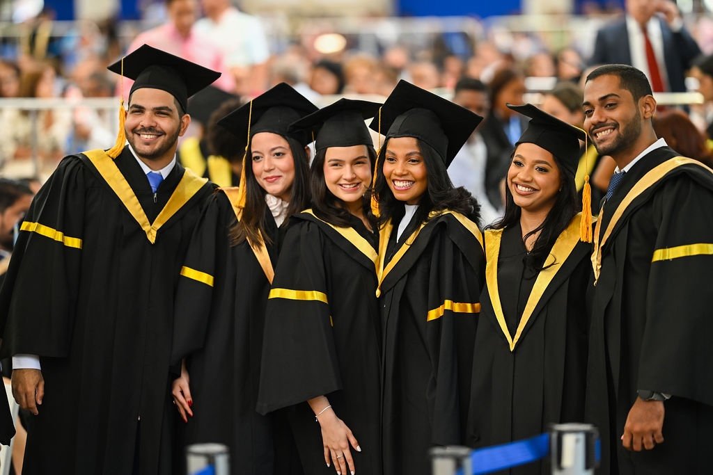 PUCMM reporta 95% de empleabilidad entre sus egresados, al graduar 1,111 profesionales