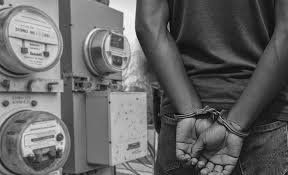 Detienen a hombre por robo de materiales eléctricos pertenecientes a Edeeste