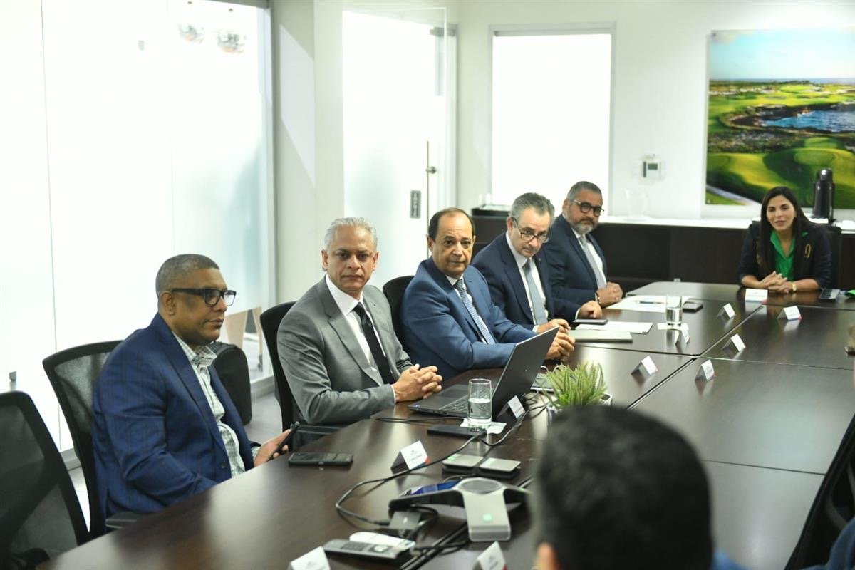 JCE presenta avances de la nueva cédula a Cámara Americana de Comercio