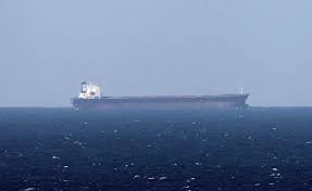 China pide "esfuerzos" para evitar impacto a economía mundial ante posible cierre de Ormuz