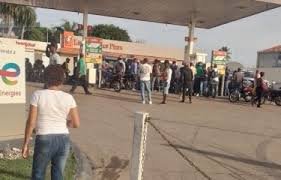 Dos muertos en una estación de combustible de Villa Mella tras discusión por un turno