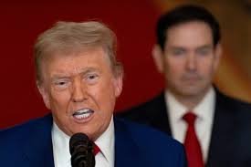 Trump califica de "muy débil" el ataque de Irán a base estadounidense