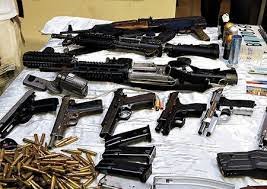 Entregan al Ministerio de Defensa 44 armas incautadas en la provincia Duarte, incluidas 20 de guerra