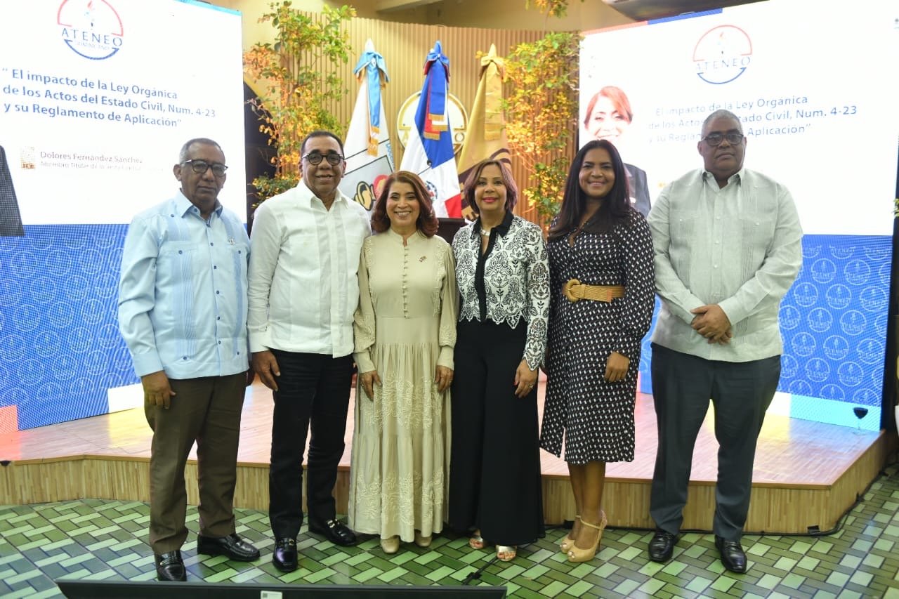 Dolores Fernández llama a un contrato social para garantizar los derechos a la identidad 