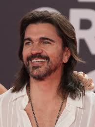 Juanes celebra sus éxitos de rock latino con un concierto en el Hollywood Bowl