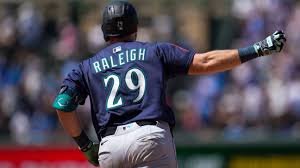 Cal Raleigh participará en el Derby de jonrones, y su padre le lanzará