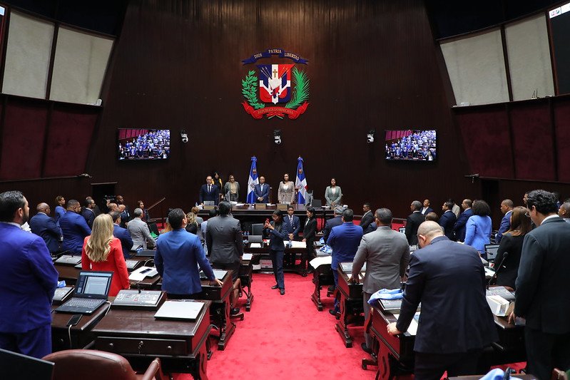Diputados aprueban proyecto que establece incentivos para médicos de la frontera