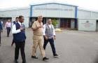 El defensor del pueblo inspecciona centro de detención migratoria tras muerte de estadounidense