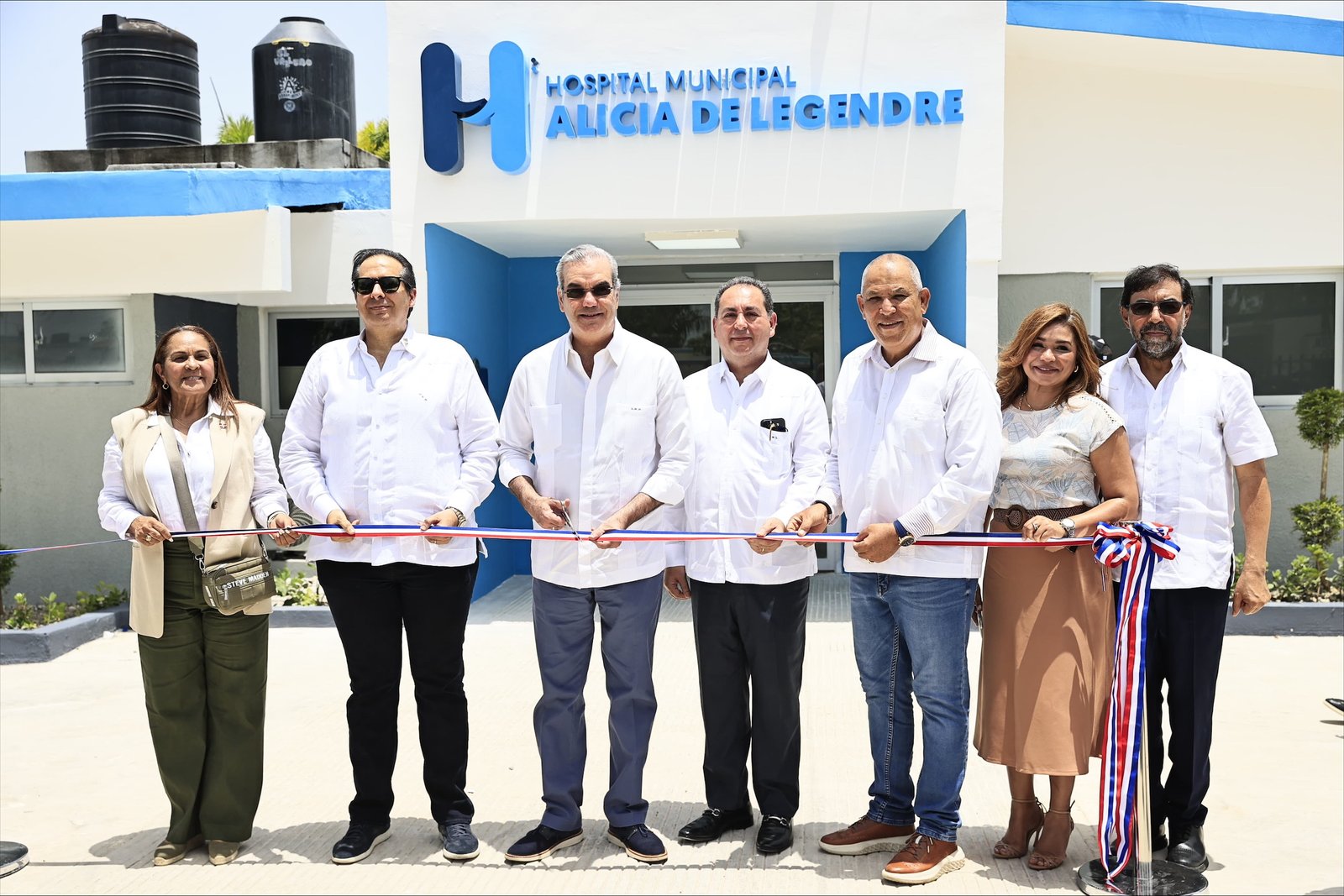  Presidente Abinader entrega remozado hospital de Villa Riva