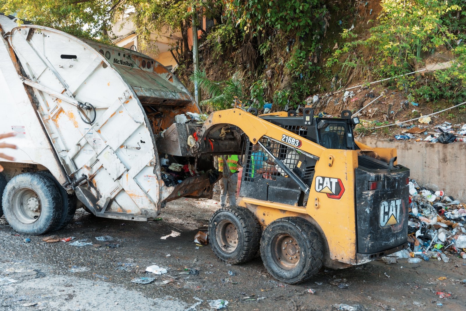 Alcaldía del DN realiza operativo integral en avenida Paseo de los Reyes Católicos 