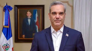 Luis Abinader celebra su 58 cumpleaños rodeado de felicitaciones**