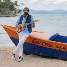 Juan Luis Guerra cautiva a Barcelona con su música caribeña