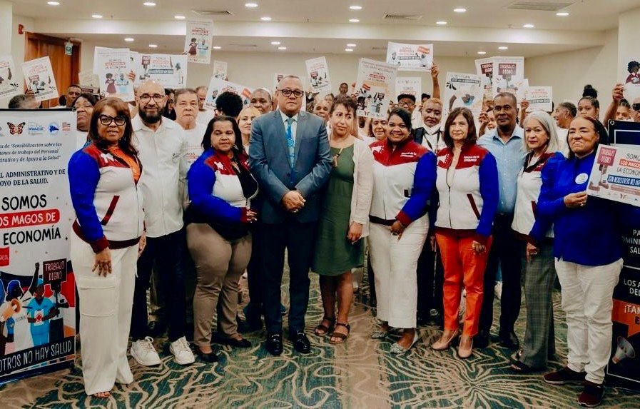 “Los Magos de la Economía”: sindicatos del sector salud denuncian que miles de trabajadores administrativos sobreviven con RD$10,000 mensuales