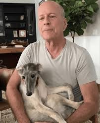 Bruce Willis enfrentaría un deterioro en su salud: aseguran que ya no puede hablar, leer ni caminar