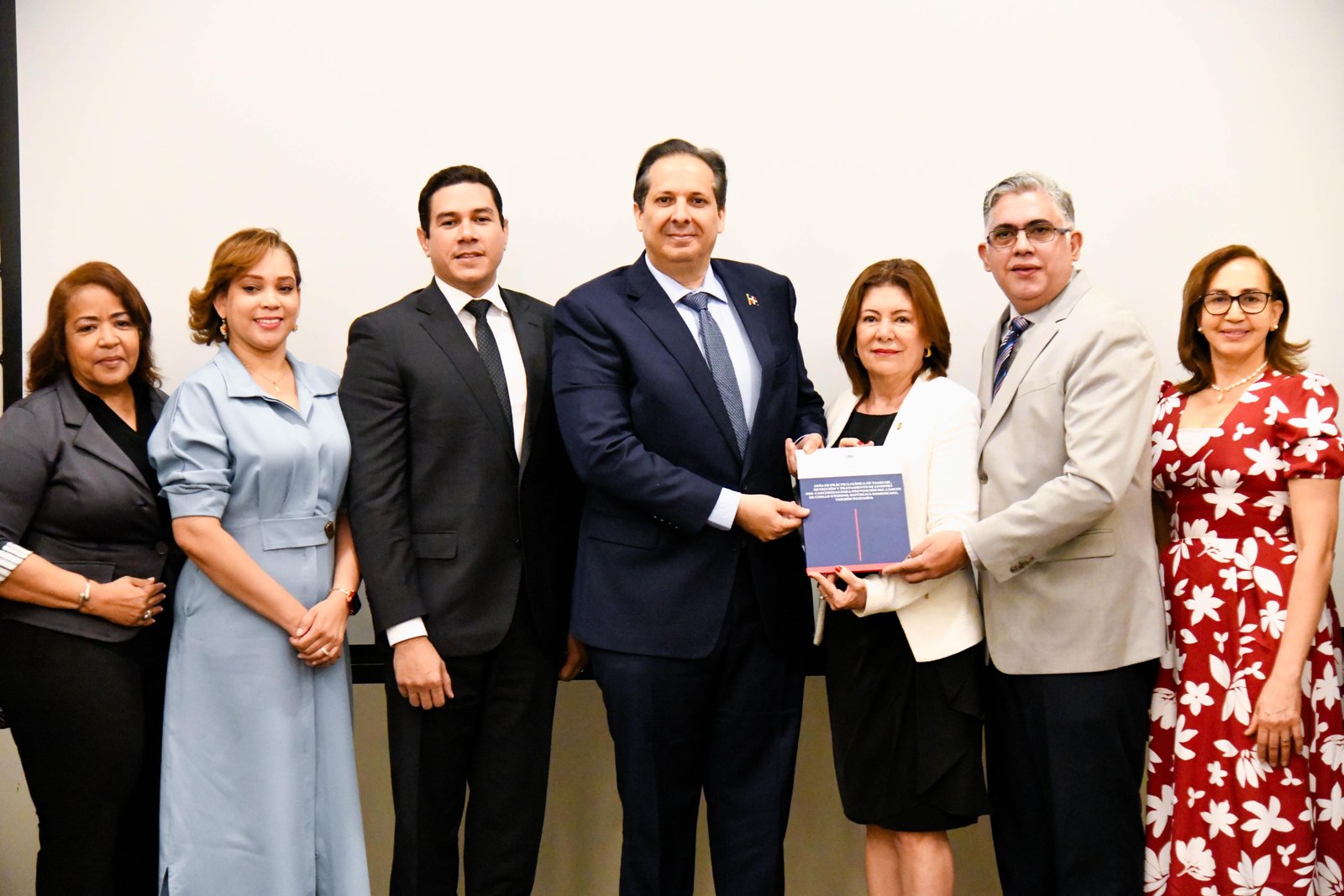 Ministerio de Salud fortalece prevención del cáncer del cuello uterino; socializa nuevas guías clínicas