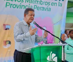 Leonel dice que circunvalación de Baní "costó tres veces más y es la mitad de lo que debió ser"