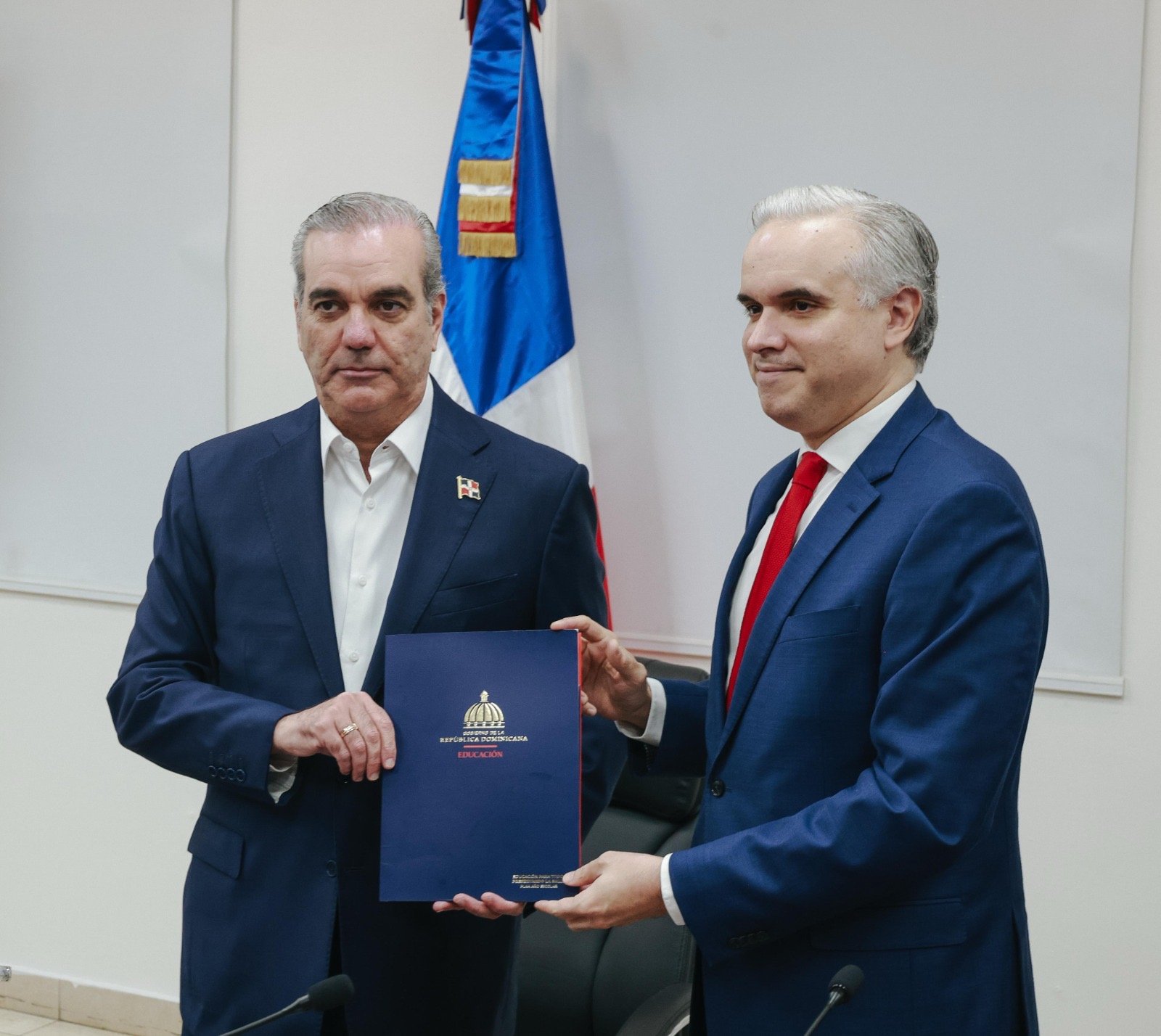 Presidente Abinader revisa avances del año escolar junto al ministro de Educación 