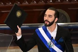 Nayib Bukele niega que la reelección indefinida sea "el fin de la democracia" en El Salvador